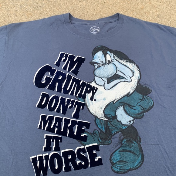 Like New DISNEY Seven Dwarves Grumpy Tee Shirt XL - Picture 4 of 7